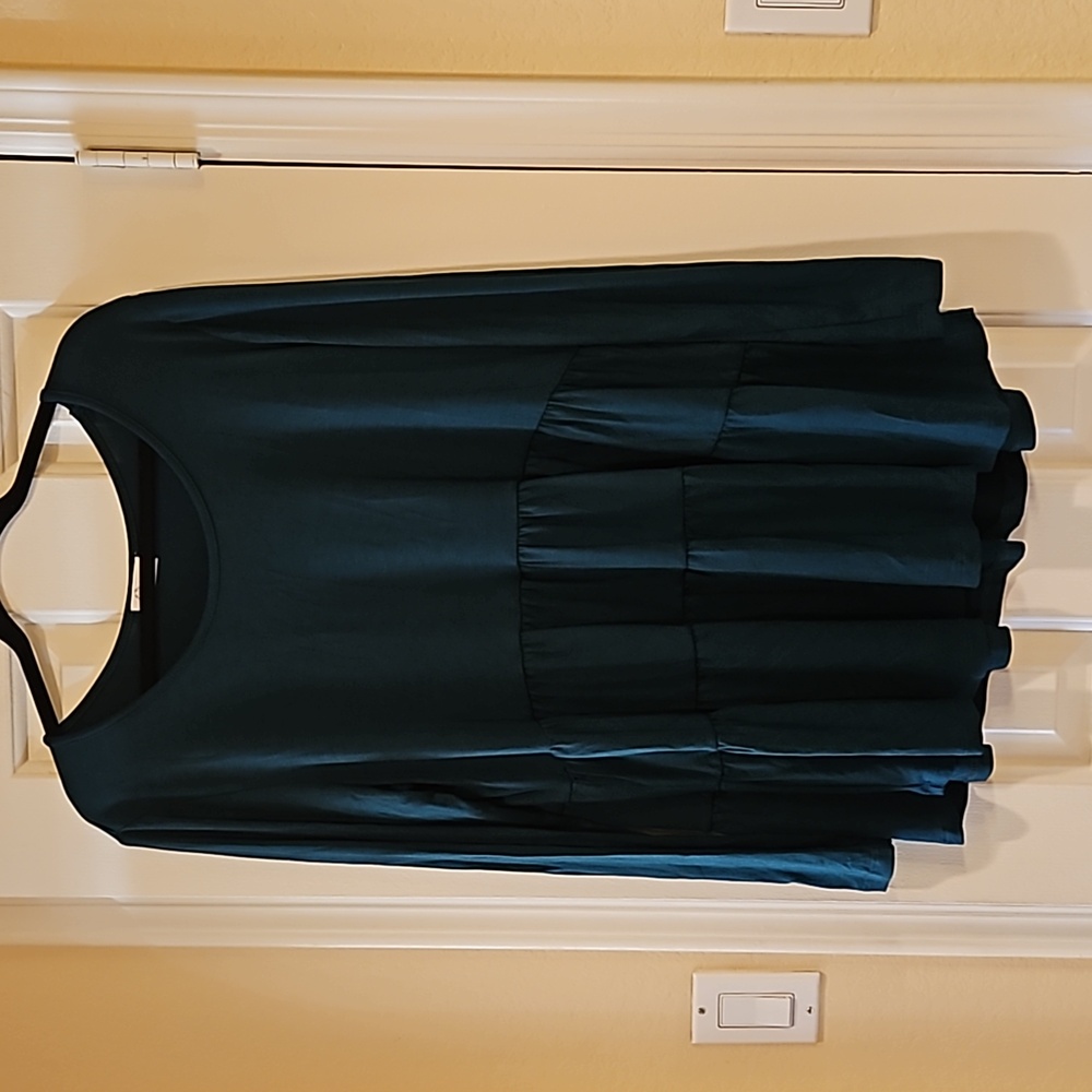 Be stage NWOT Hunter green long sleeved tiered top Size 1x